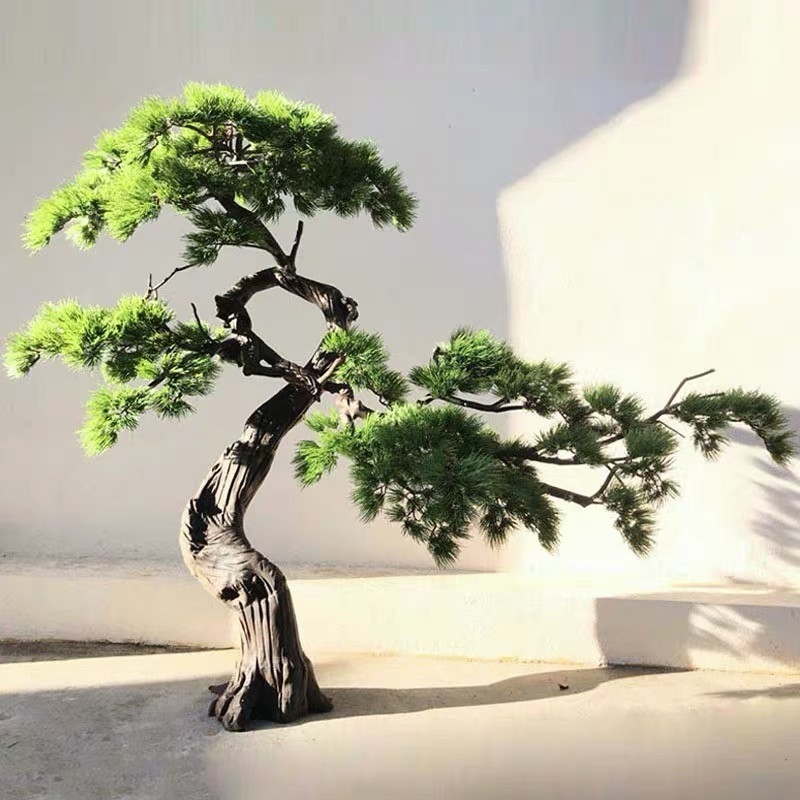 屋内巨大なマキの人工的な松の木の美しい出現